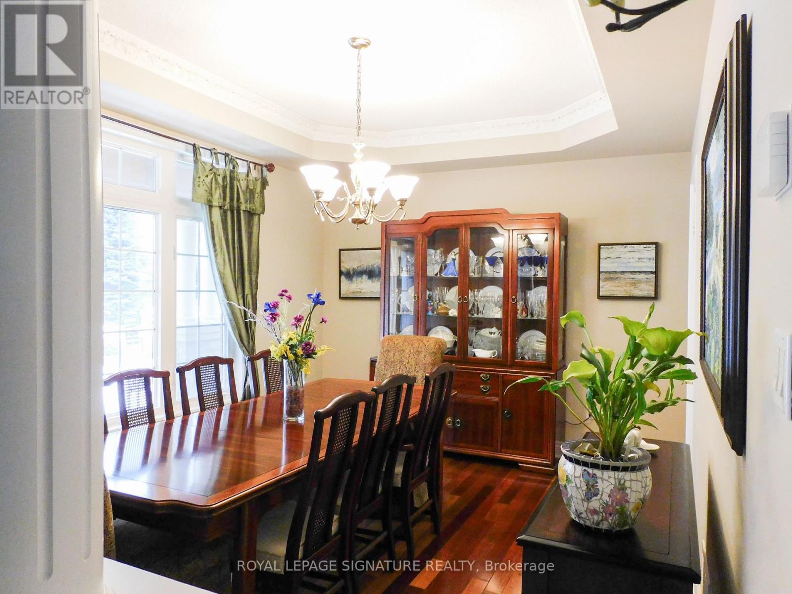 1590 Hallstone Road, Brampton, Ontario  L6Y 5K8 - Photo 5 - W12893930