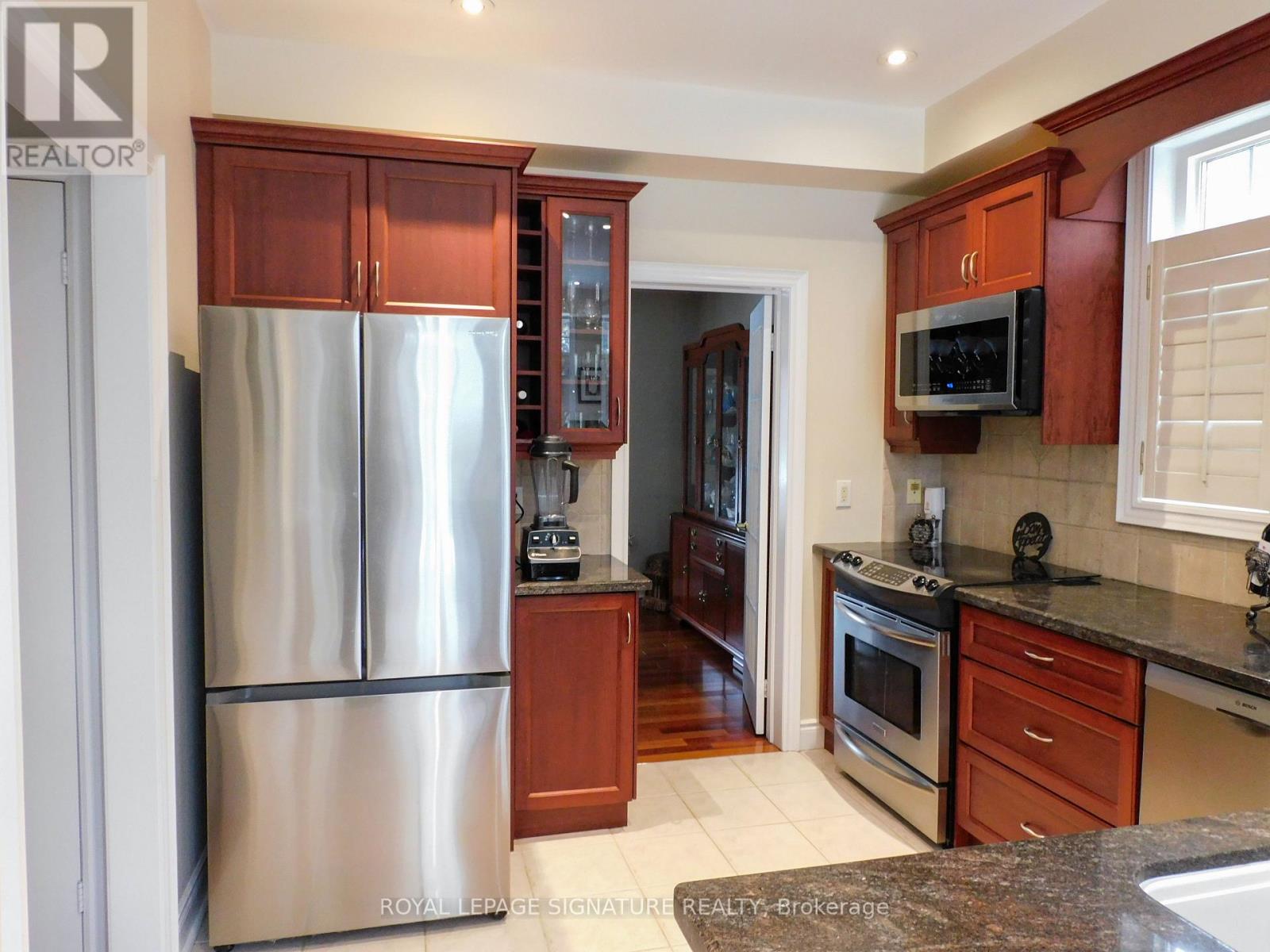 1590 Hallstone Road, Brampton, Ontario  L6Y 5K8 - Photo 8 - W12893930