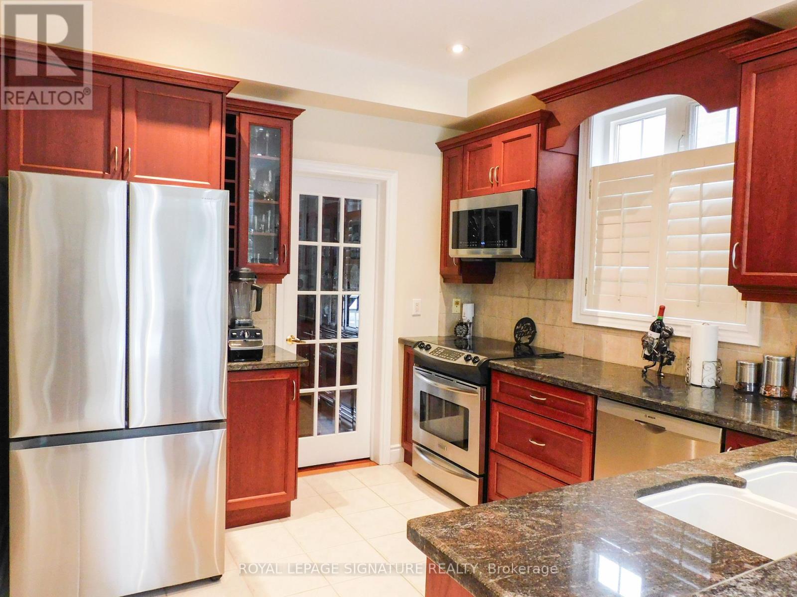 1590 Hallstone Road, Brampton, Ontario  L6Y 5K8 - Photo 9 - W12893930