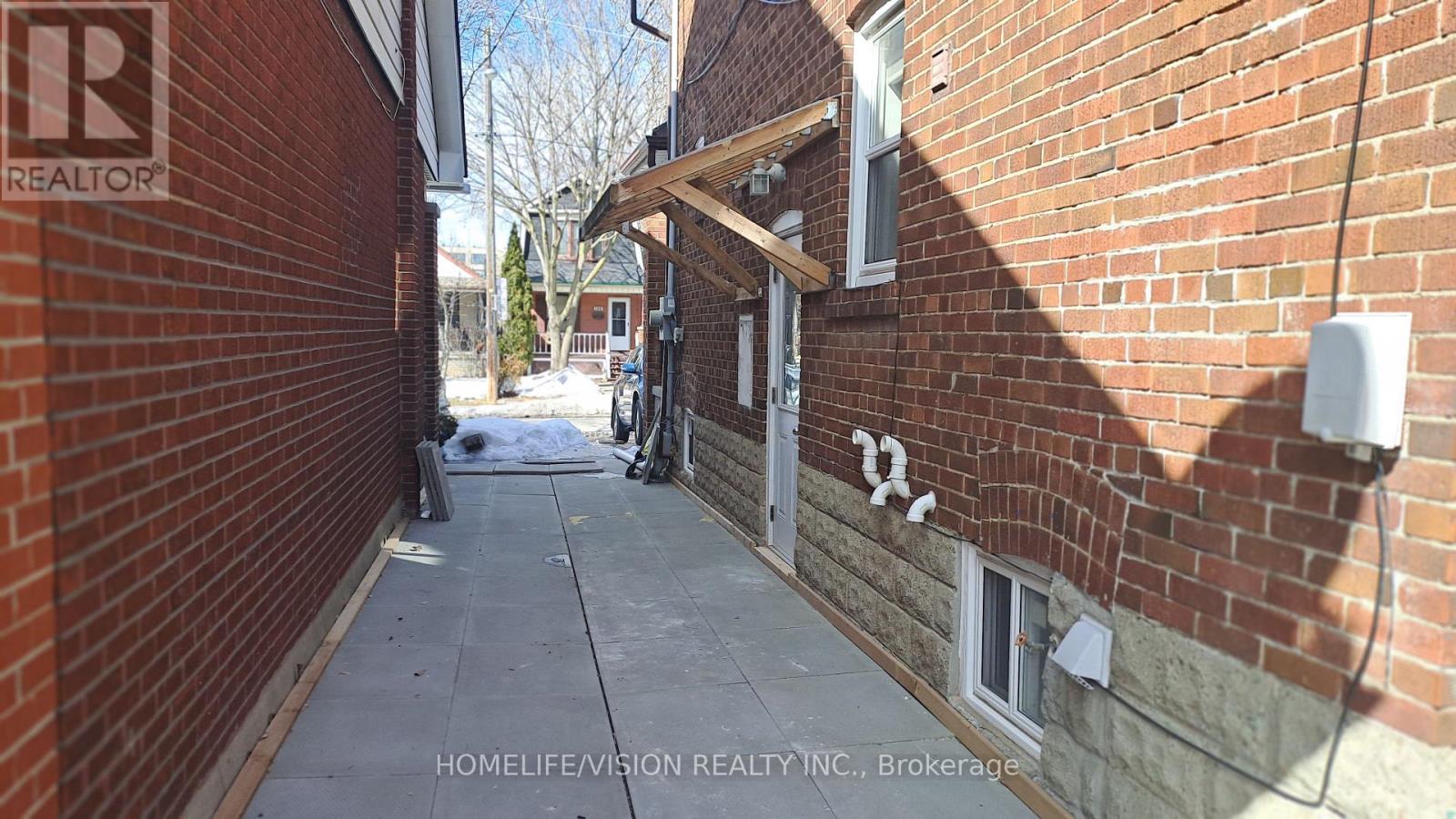 Main - 143 Belgravia Avenue, Toronto, Ontario  M6E 2M6 - Photo 21 - W12893424