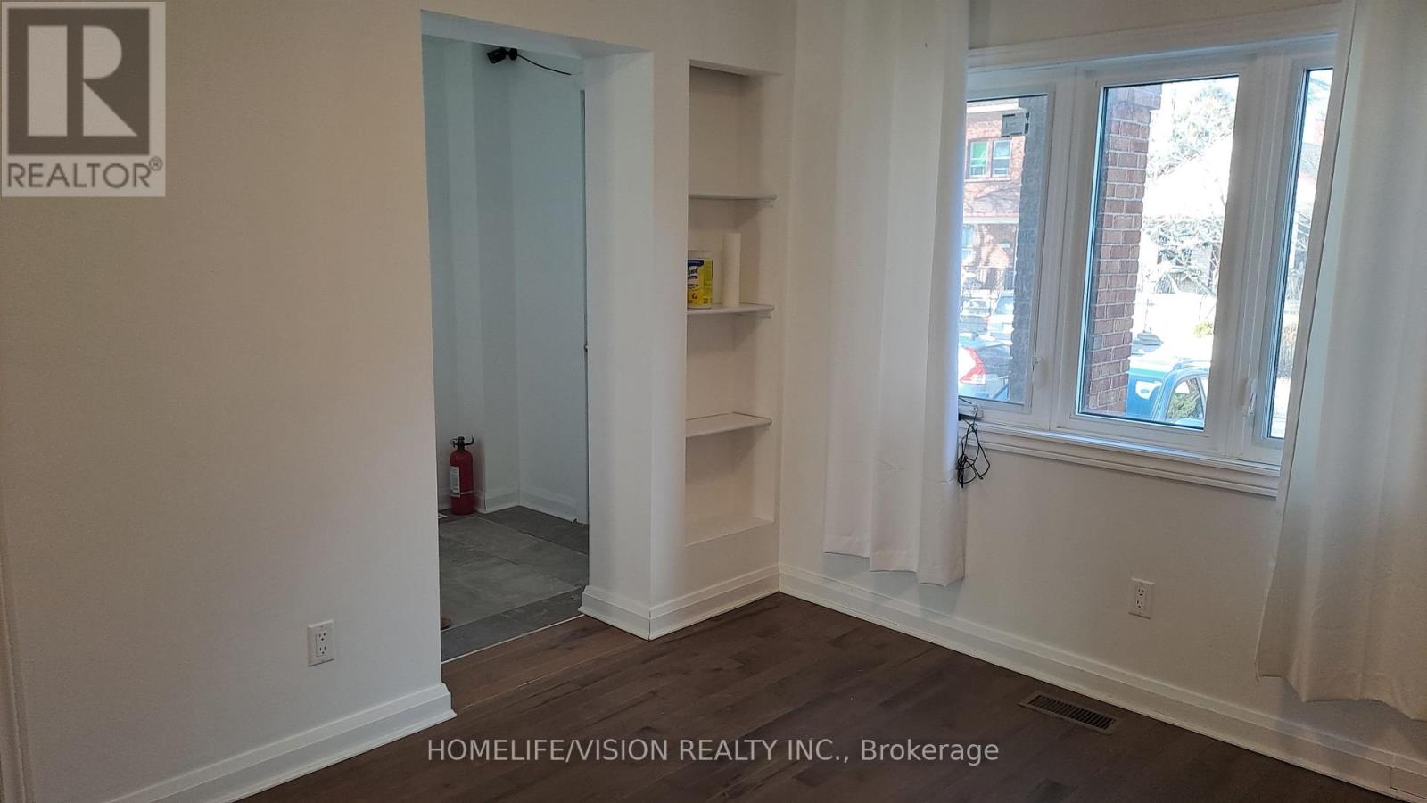 Main - 143 Belgravia Avenue, Toronto, Ontario  M6E 2M6 - Photo 3 - W12893424