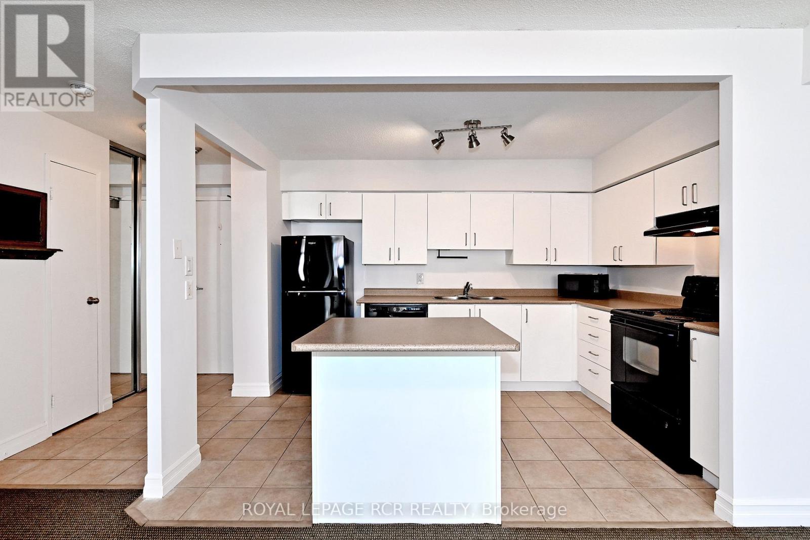 408 - 260 Davis Drive, Newmarket, Ontario  L3Y 7C3 - Photo 13 - N12887496