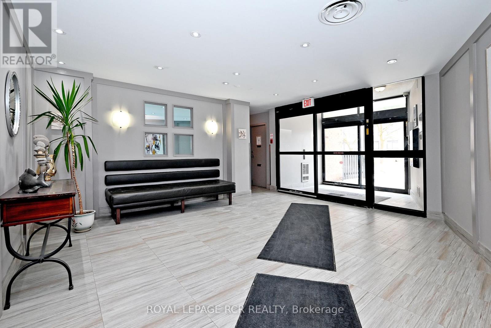 408 - 260 Davis Drive, Newmarket, Ontario  L3Y 7C3 - Photo 6 - N12887496