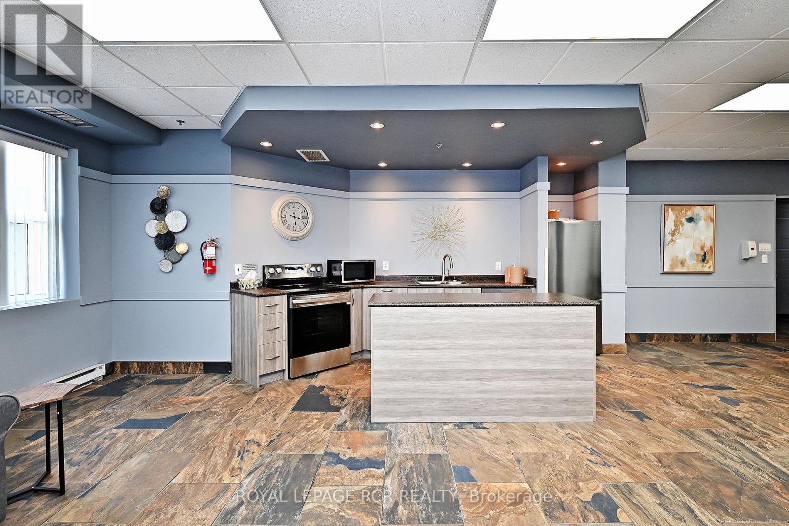 408 - 260 Davis Drive, Newmarket, Ontario  L3Y 7C3 - Photo 39 - N12887496