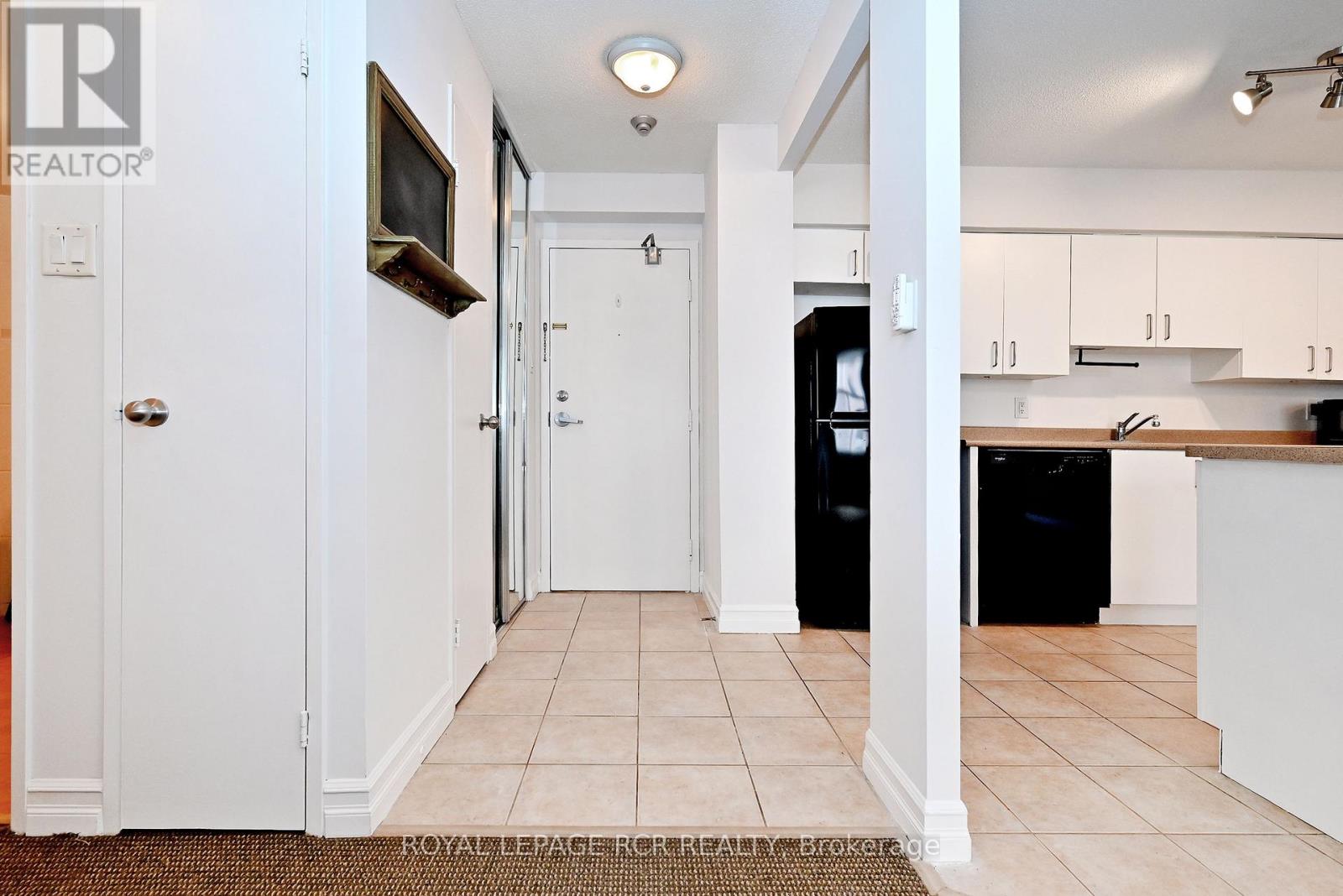 408 - 260 Davis Drive, Newmarket, Ontario  L3Y 7C3 - Photo 9 - N12887496