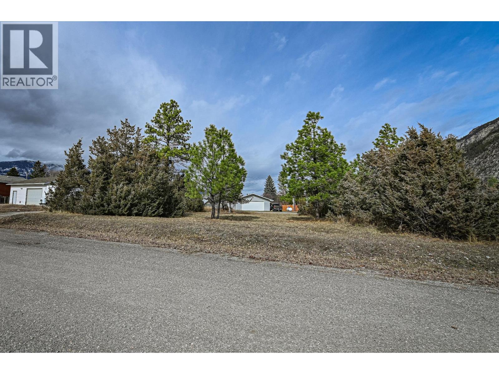 4963 Spruce Avenue, Canal Flats, British Columbia  v0b 1b0 - Photo 4 - 10379817