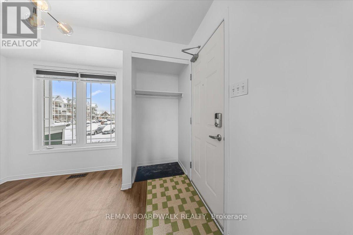 364 Crownridge Drive, Ottawa, Ontario  K2M 3A4 - Photo 4 - X12893956