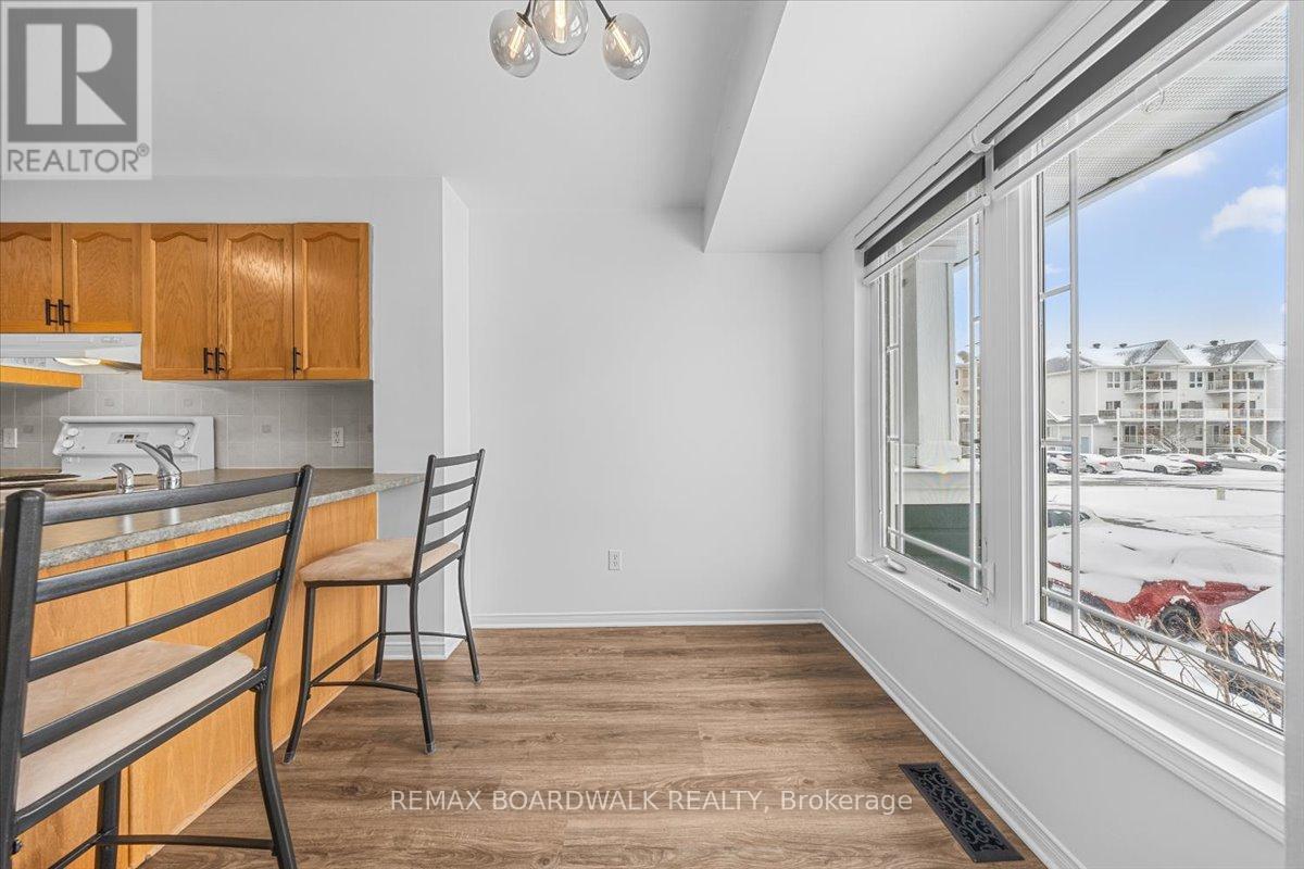 364 Crownridge Drive, Ottawa, Ontario  K2M 3A4 - Photo 5 - X12893956