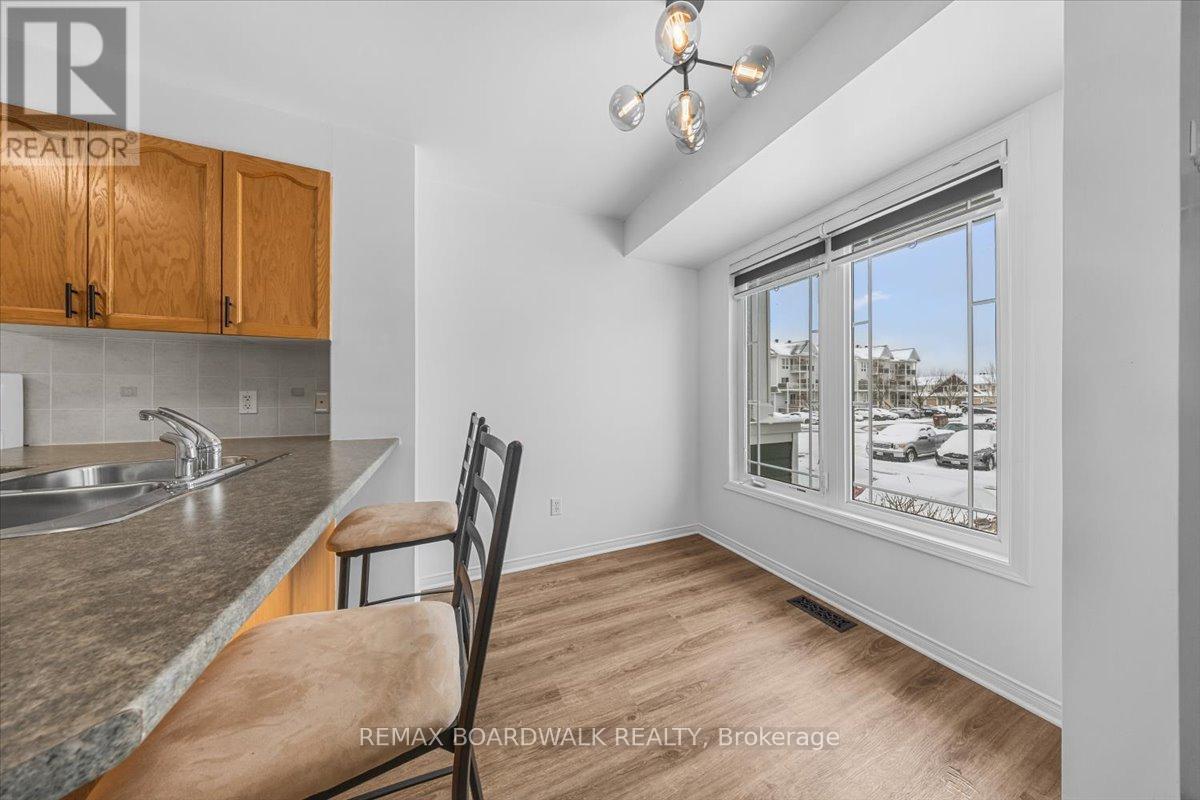 364 Crownridge Drive, Ottawa, Ontario  K2M 3A4 - Photo 6 - X12893956