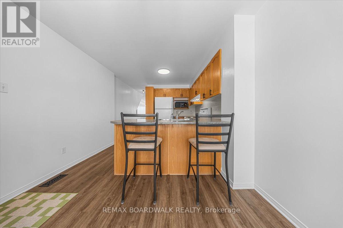 364 Crownridge Drive, Ottawa, Ontario  K2M 3A4 - Photo 8 - X12893956