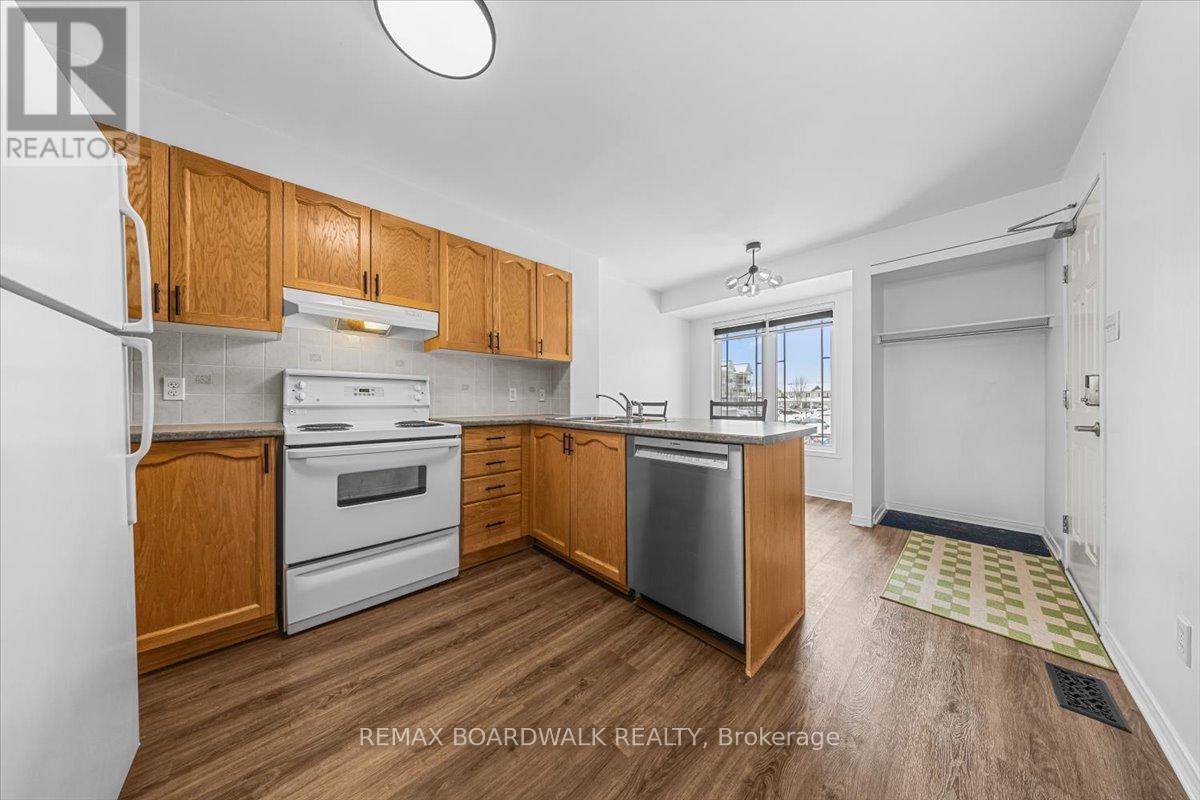 364 Crownridge Drive, Ottawa, Ontario  K2M 3A4 - Photo 9 - X12893956