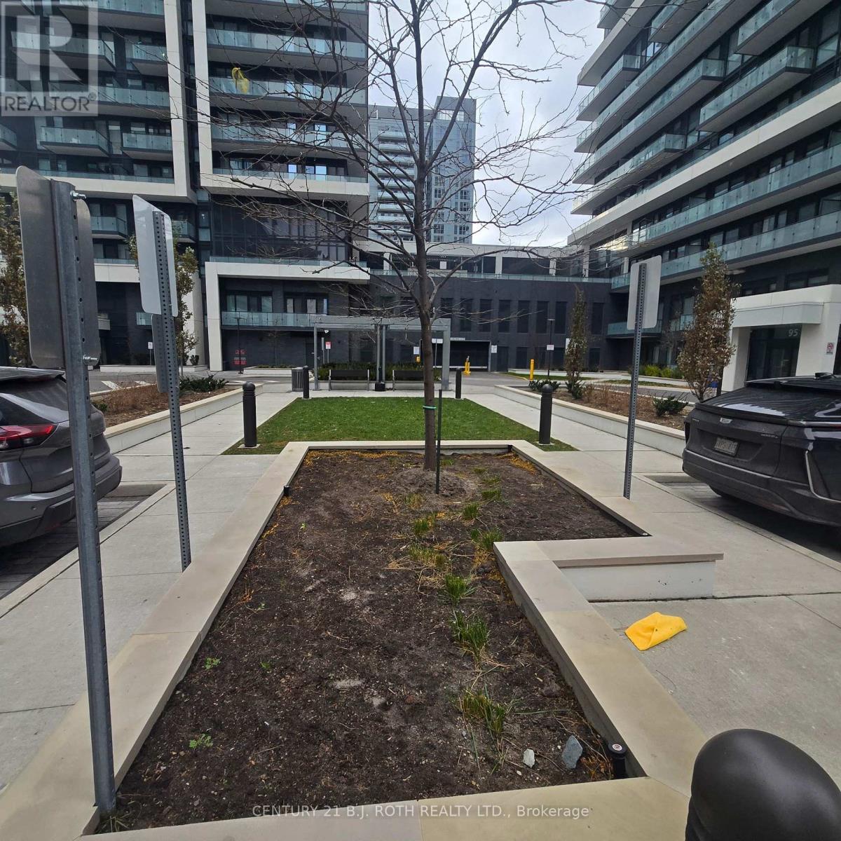 1704 - 95 Oneida Crescent, Richmond Hill, Ontario  L4B 0H5 - Photo 3 - N12893938