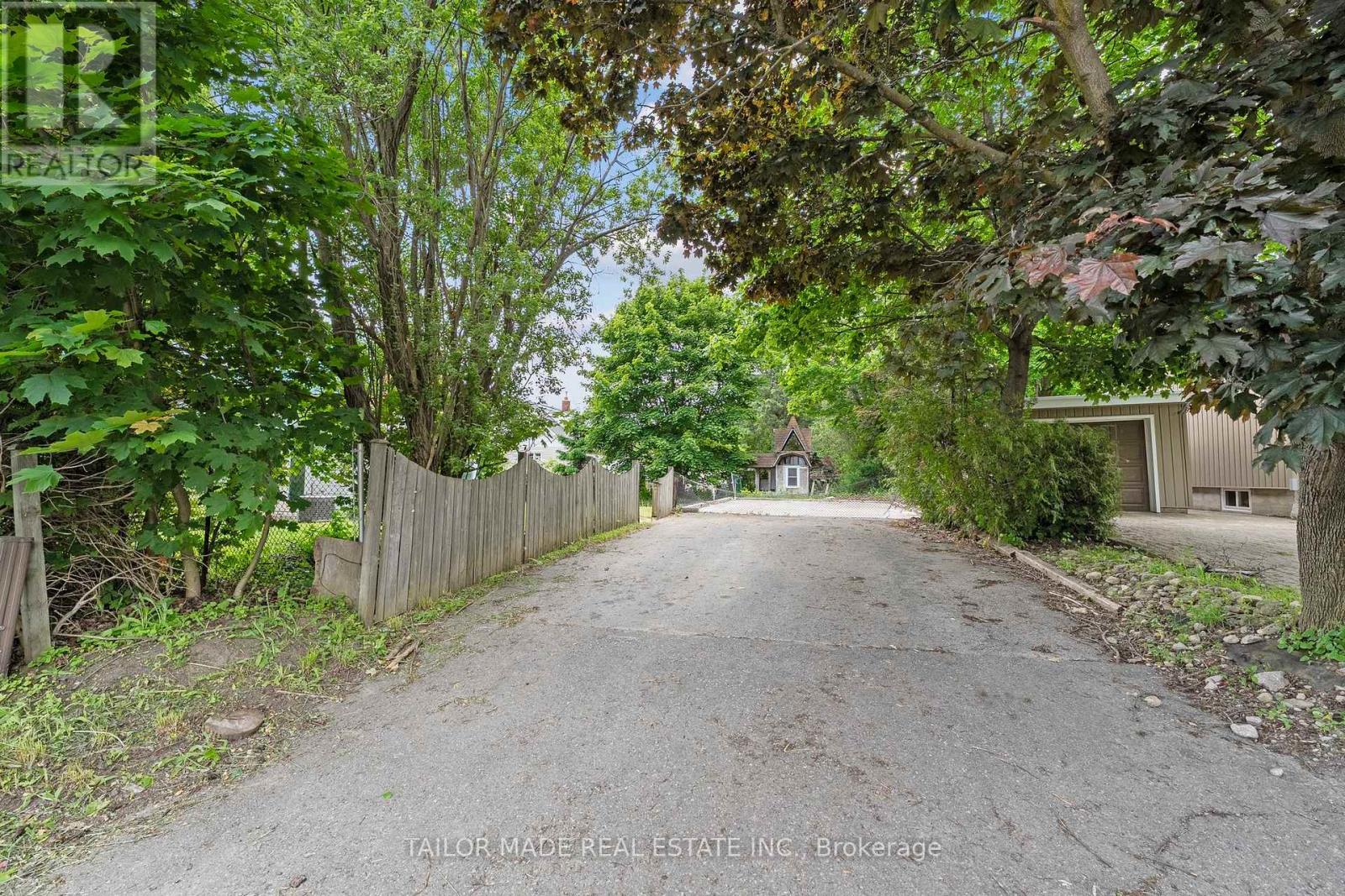 18 Amanda Street, Orangeville, Ontario  L9W 2K2 - Photo 9 - W12893952