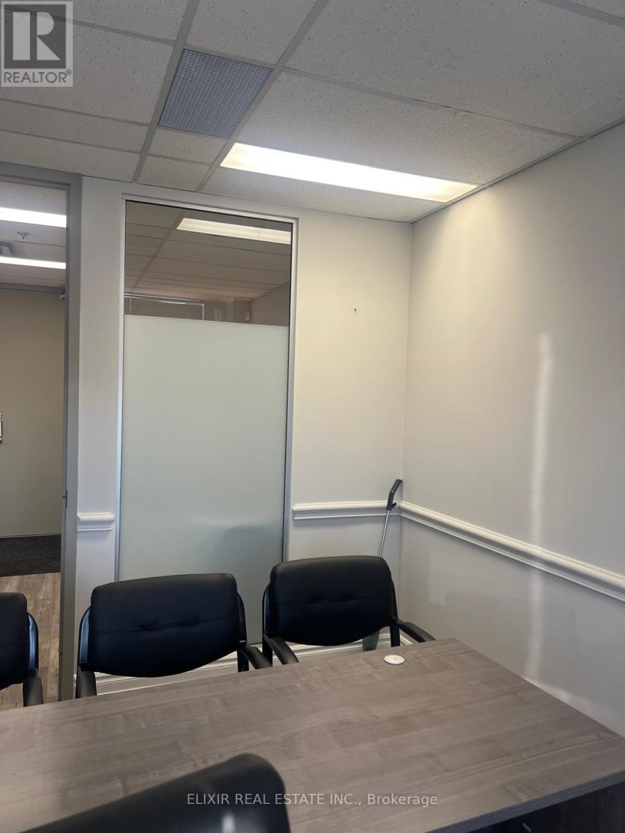 400 - 2800 Skymark Avenue E, Mississauga, Ontario  L4W 5A6 - Photo 3 - W12893964