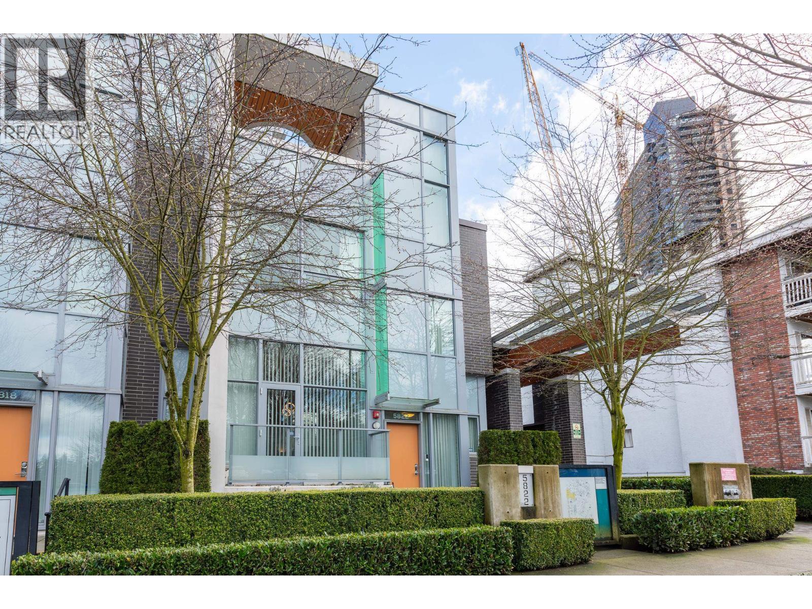 5822 Patterson Avenue, Burnaby, British Columbia  V5H 0G4 - Photo 2 - R3100339