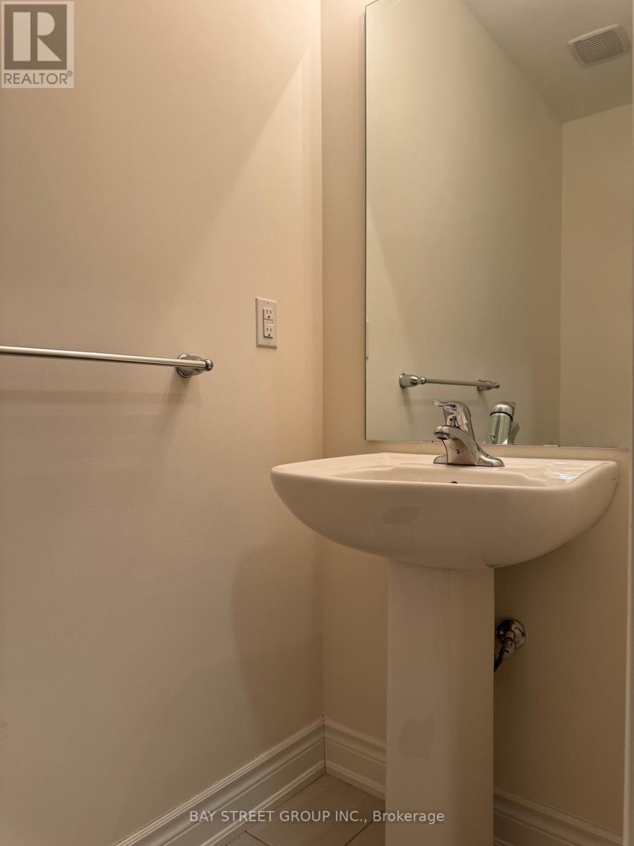 370 Kirkham Drive, Markham, Ontario  L3S 0E4 - Photo 3 - N12846158