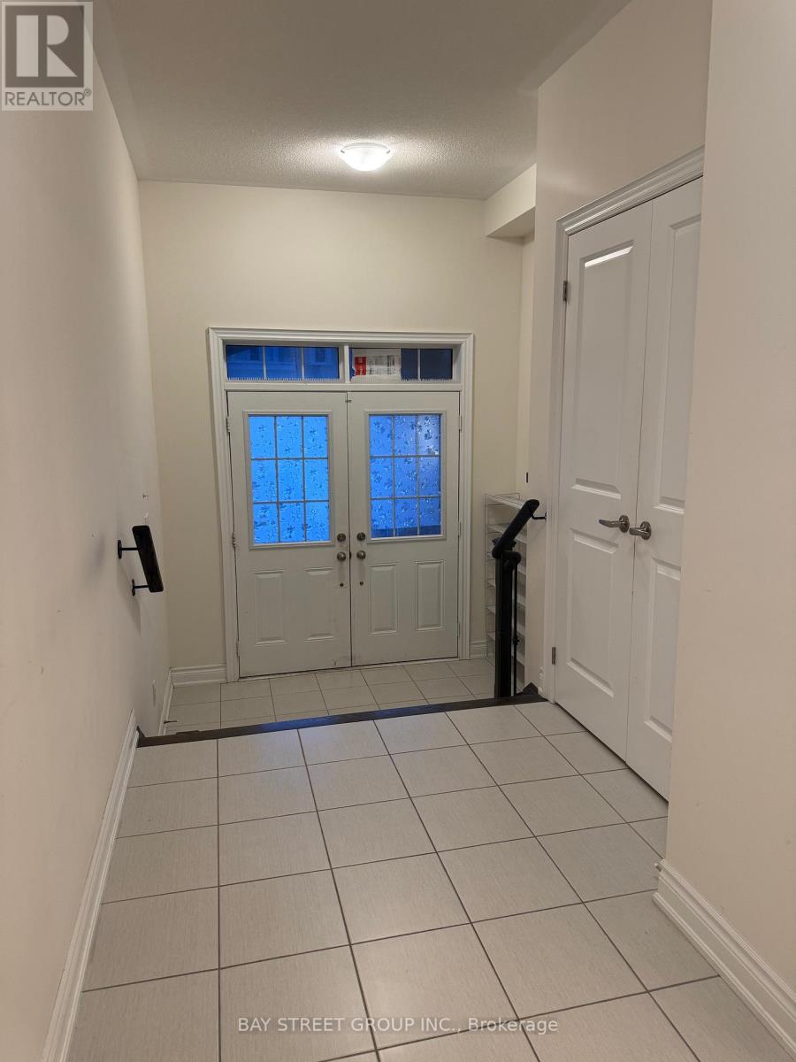 370 Kirkham Drive, Markham, Ontario  L3S 0E4 - Photo 2 - N12846158