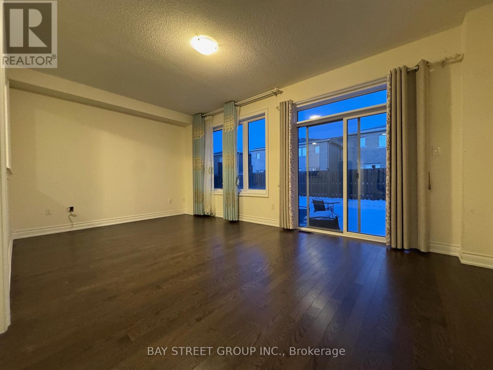 370 Kirkham Drive, Markham, Ontario  L3S 0E4 - Photo 7 - N12846158