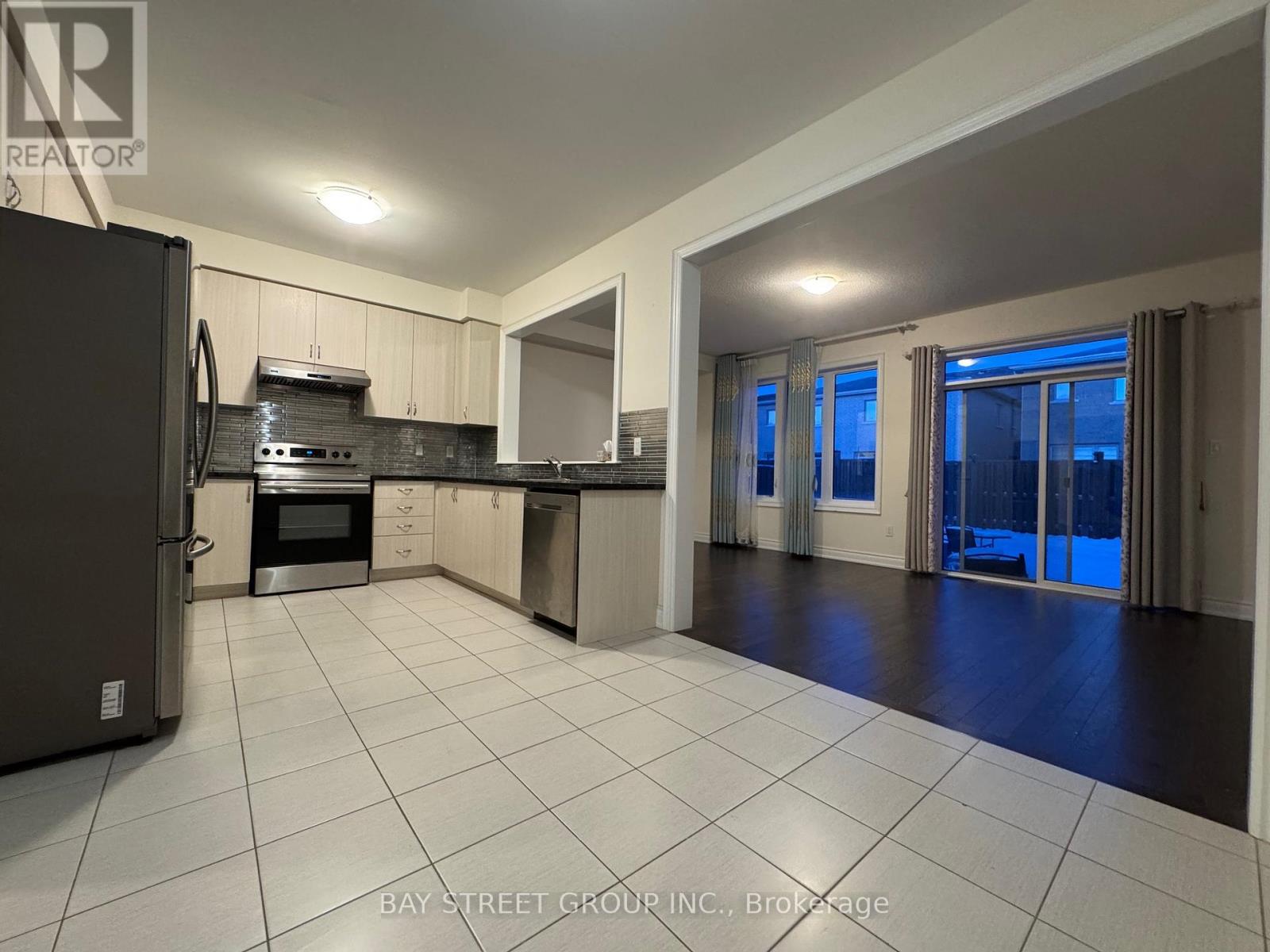 370 Kirkham Drive, Markham, Ontario  L3S 0E4 - Photo 5 - N12846158