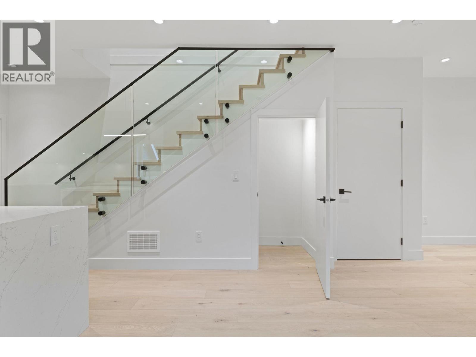 1 2539 Grant Street, Vancouver, British Columbia  V5K 3G6 - Photo 6 - R3100996