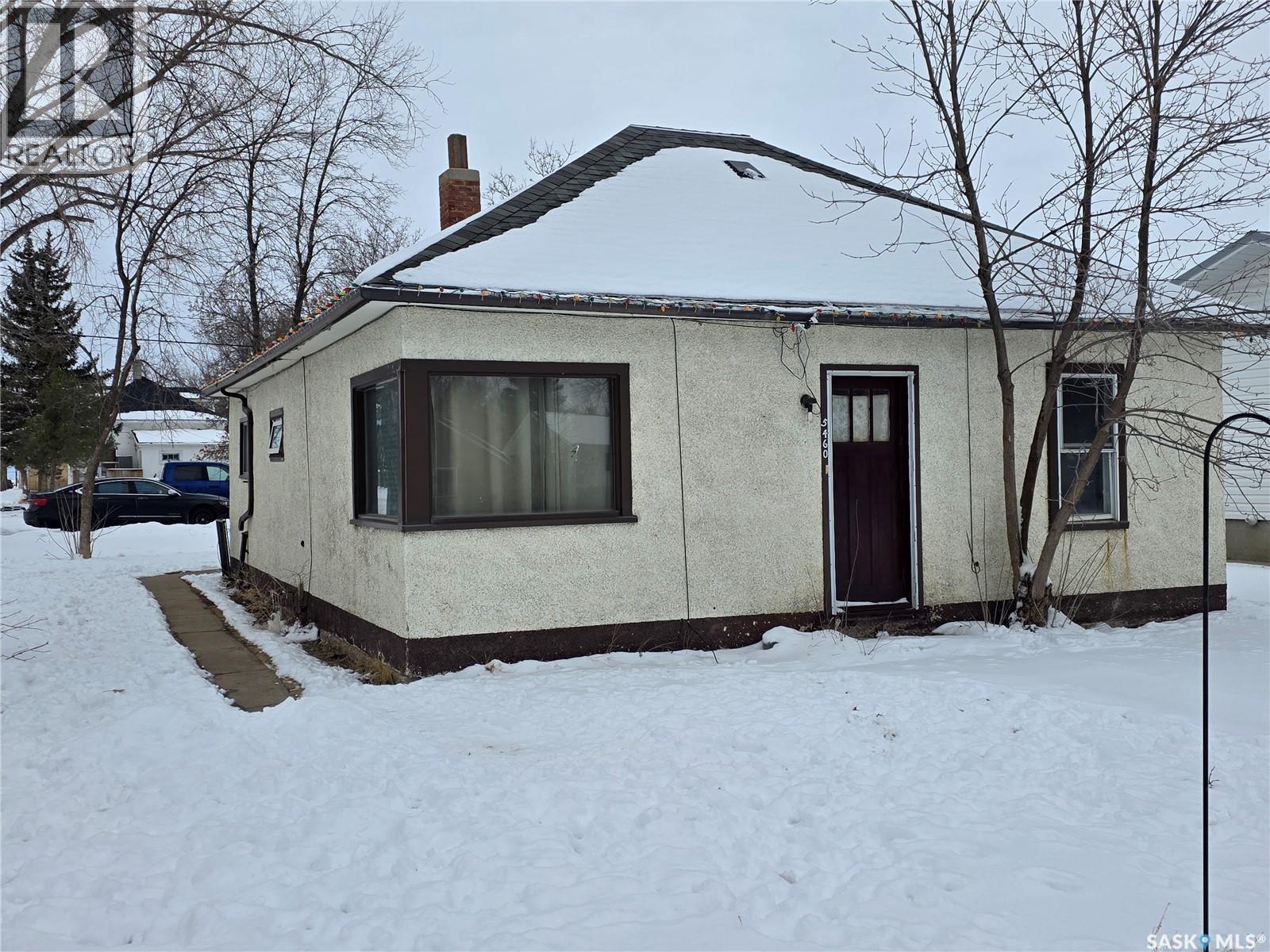 5460 Kings Avenue, Gull Lake, Saskatchewan  S0N 1A0 - Photo 1 - SK030694