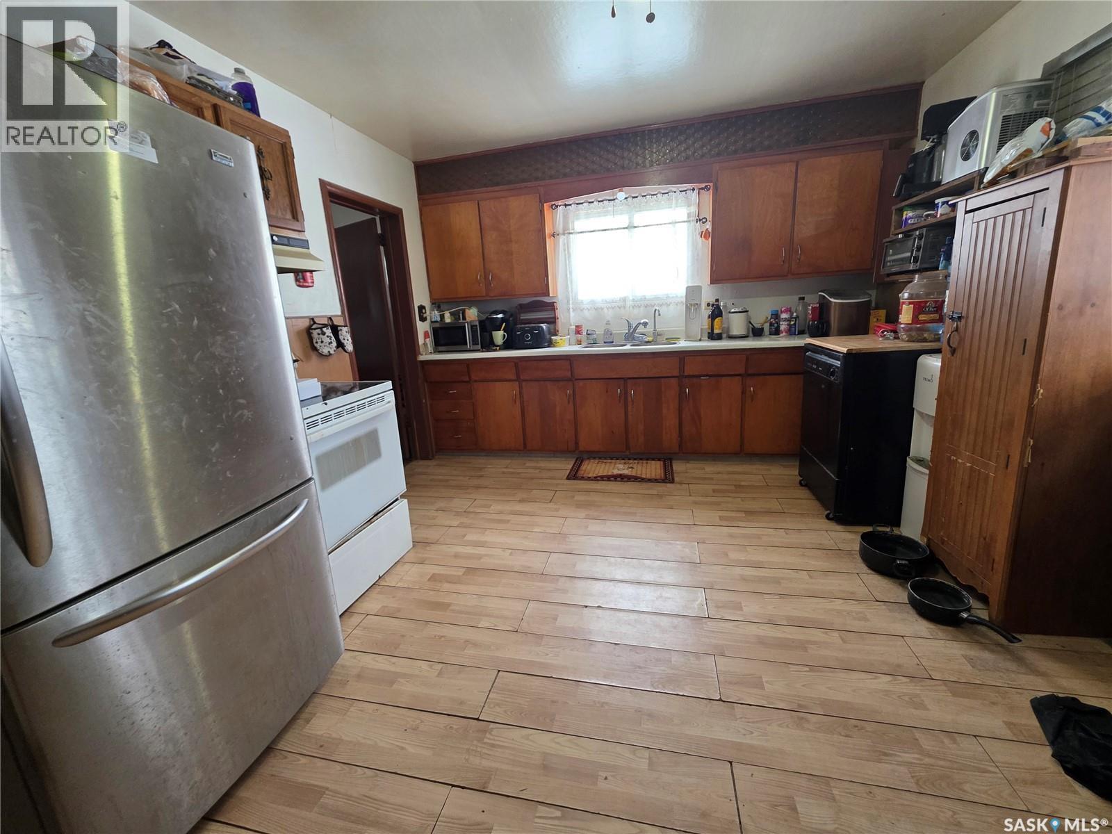 5460 Kings Avenue, Gull Lake, Saskatchewan  S0N 1A0 - Photo 2 - SK030694