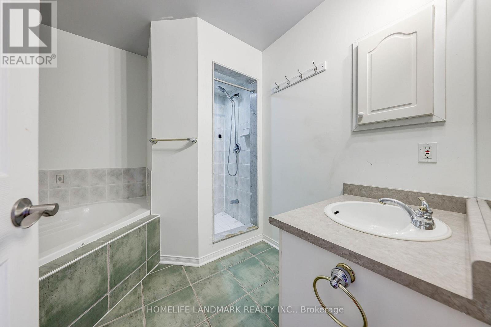 38 Sloan Drive, Milton (De Dempsey), Ontario  L9T 5P7 - Photo 17 - W12893978