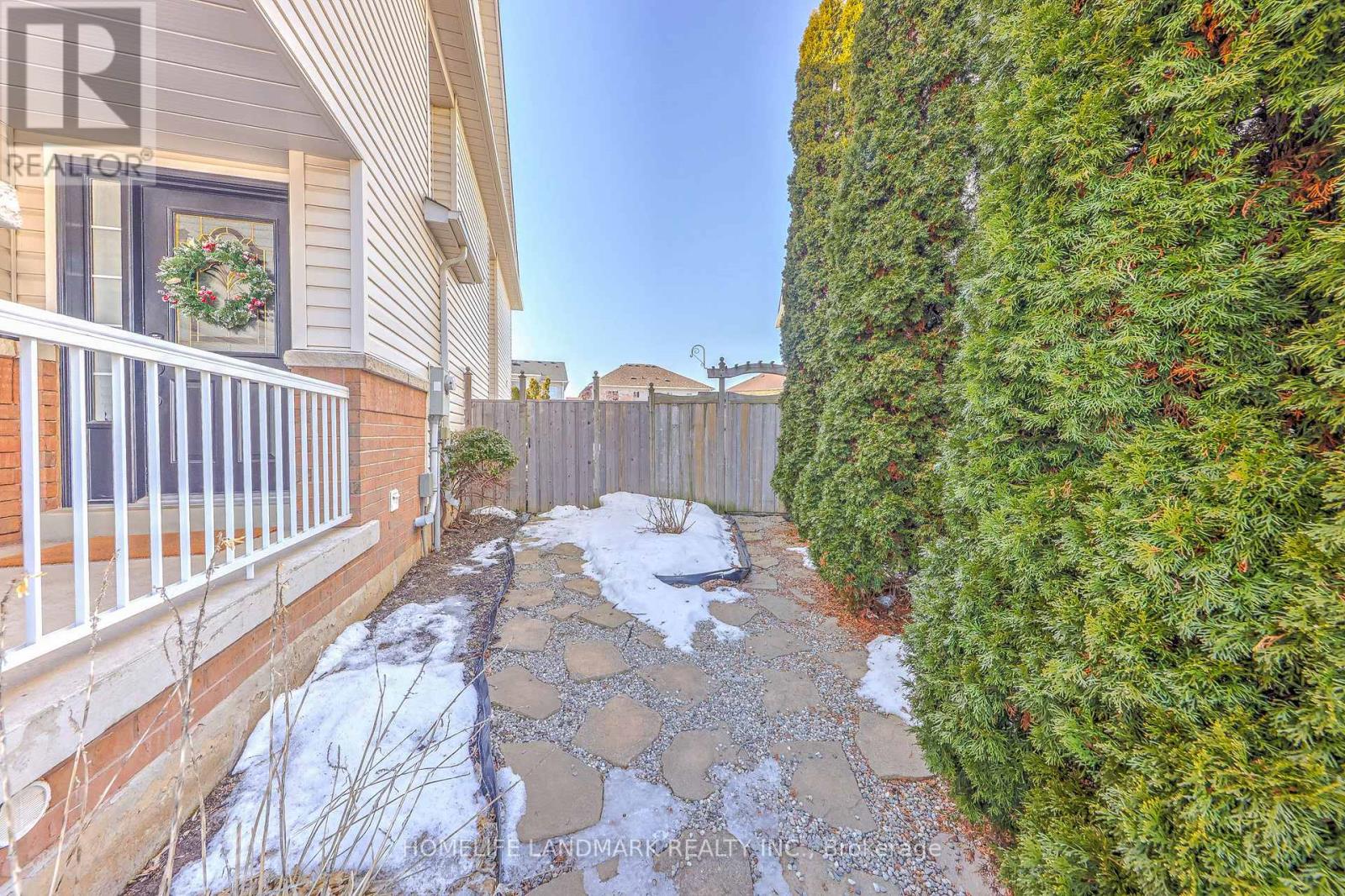 38 Sloan Drive, Milton (De Dempsey), Ontario  L9T 5P7 - Photo 3 - W12893978