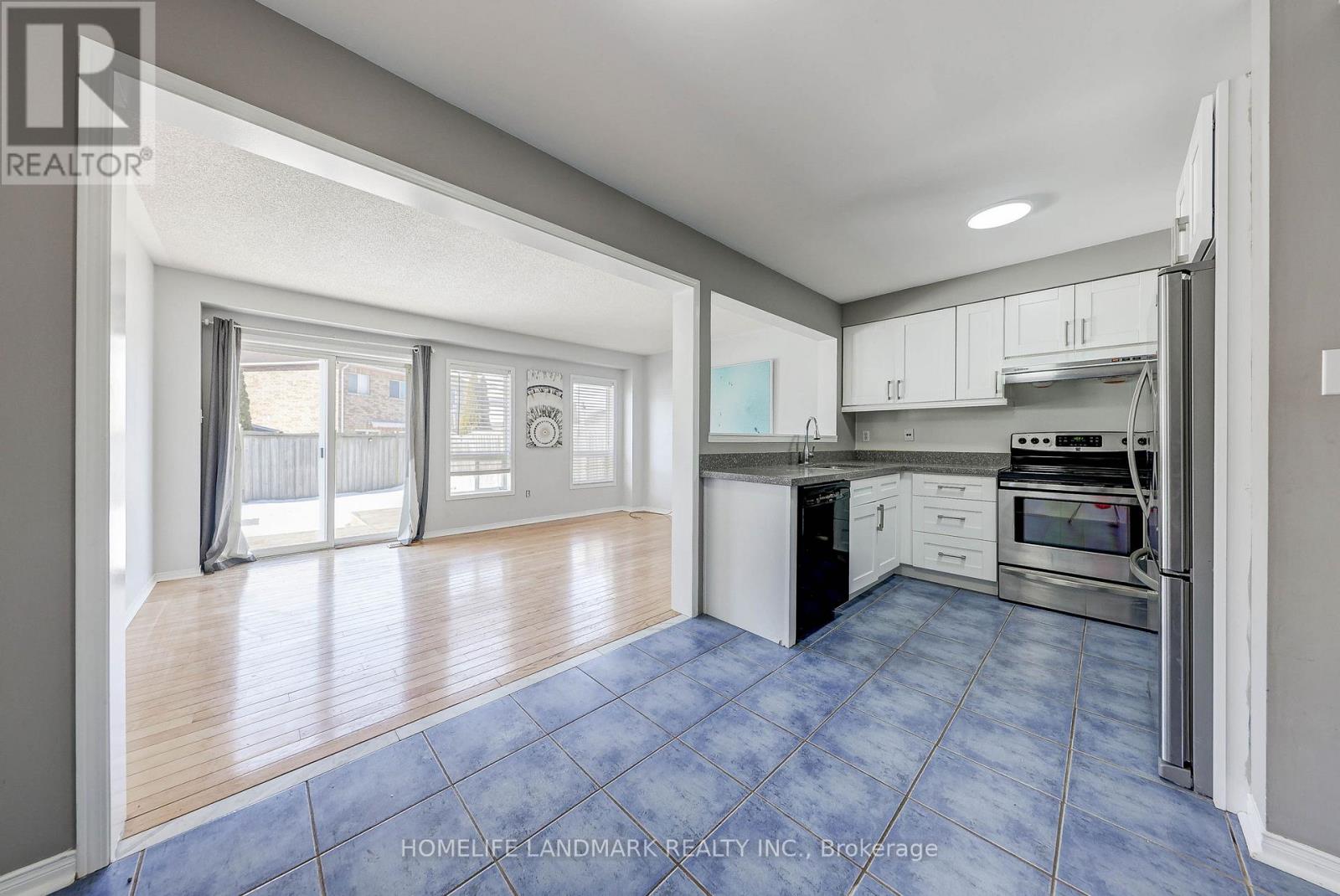 38 Sloan Drive, Milton (De Dempsey), Ontario  L9T 5P7 - Photo 8 - W12893978