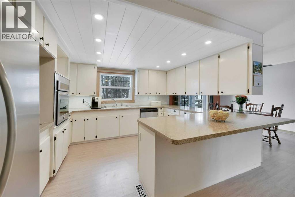 27137 Highway 42, Rural Red Deer County, Alberta  T0M 1R0 - Photo 10 - A2293336