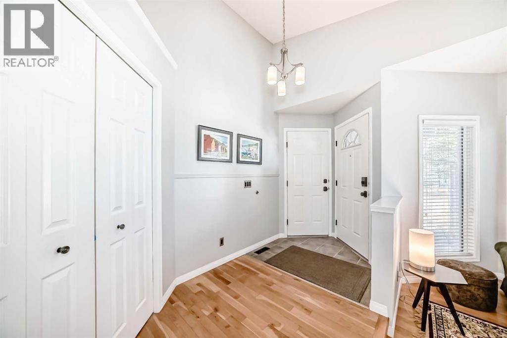 55 Shawbrooke Crescent Sw, Calgary, Alberta  T2Y 3B2 - Photo 8 - A2285002