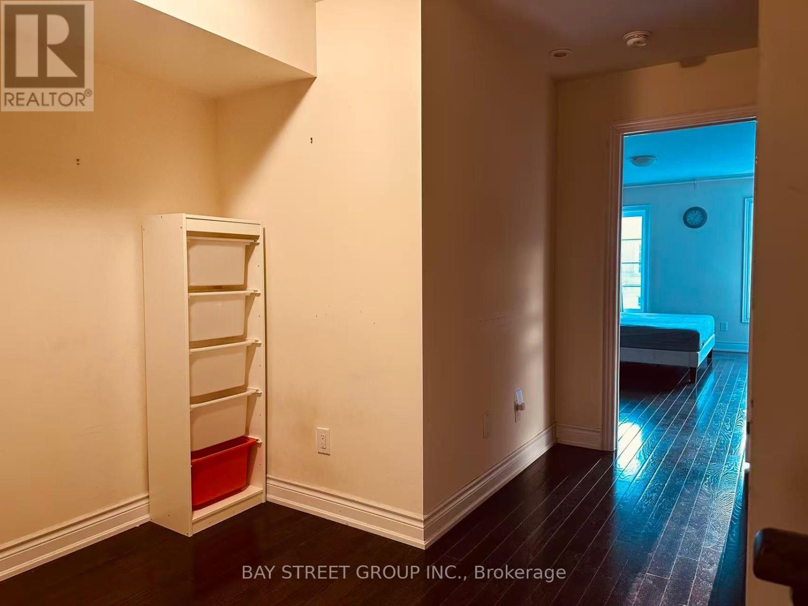 51 Hargrave Lane, Toronto, Ontario  M4N 0A4 - Photo 5 - C12796342