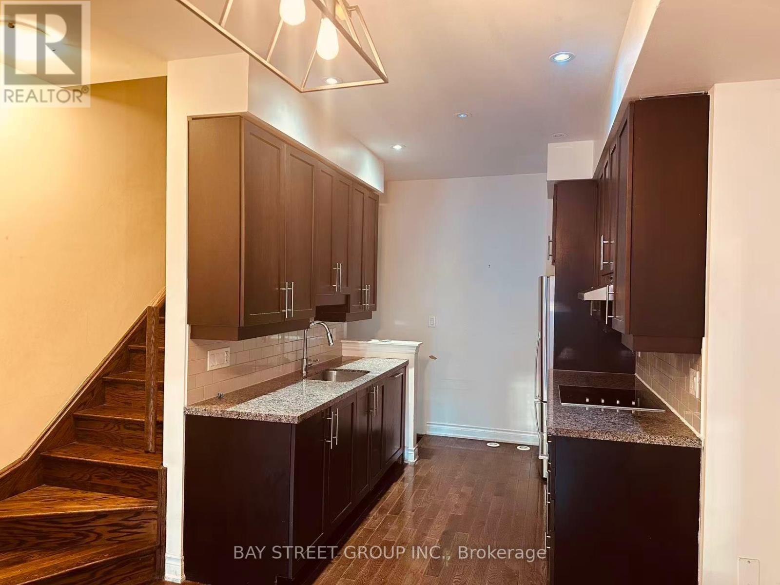 51 Hargrave Lane, Toronto, Ontario  M4N 0A4 - Photo 4 - C12796342