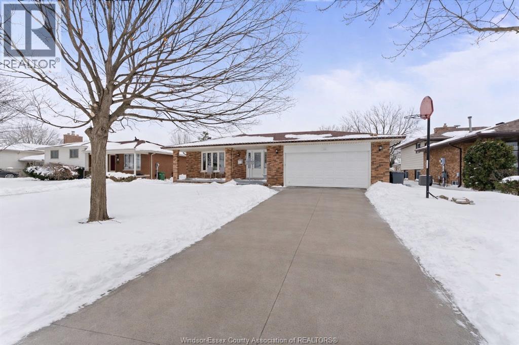 386 Woodridge, Tecumseh, Ontario  N8N 3A8 - Photo 3 - 26002508