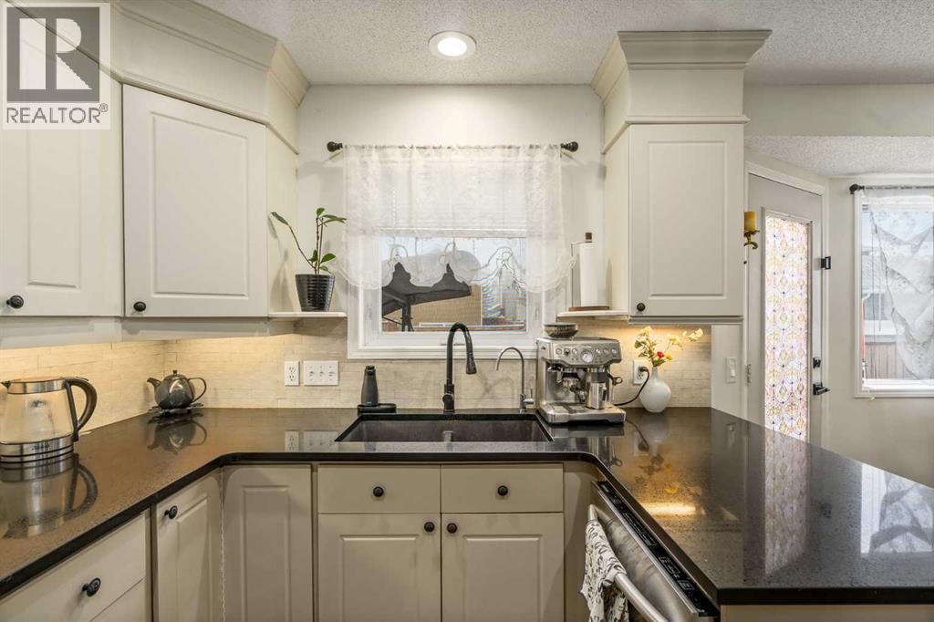 76 Sunlake Gardens Se, Calgary, Alberta  T2X 3G4 - Photo 15 - A2288300