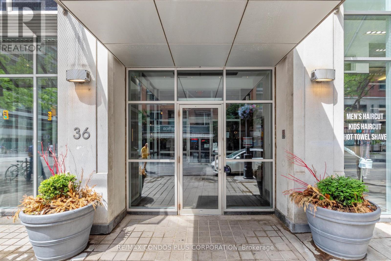 930 - 36 Blue Jays Way, Toronto, Ontario  M5V 3T3 - Photo 2 - C12894036