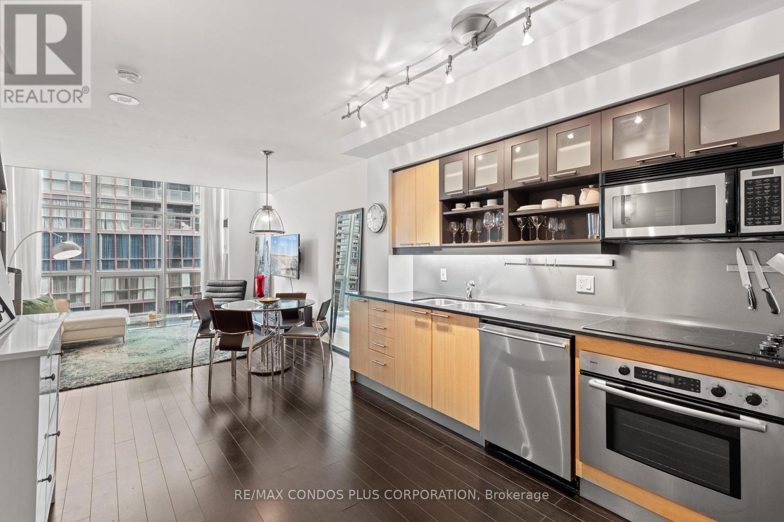 930 - 36 Blue Jays Way, Toronto, Ontario  M5V 3T3 - Photo 3 - C12894036