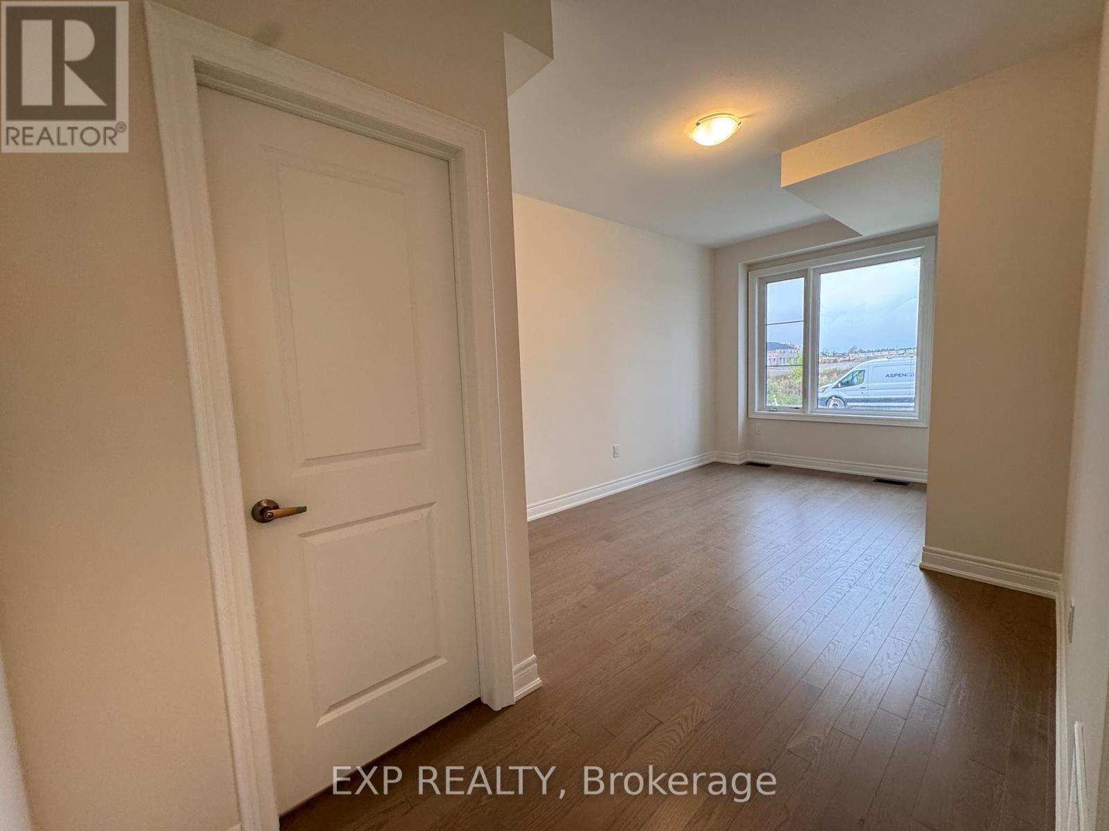 Main - 553 Vine Cliff Boulevard, Markham, Ontario  L6C 1L2 - Photo 2 - N12894024