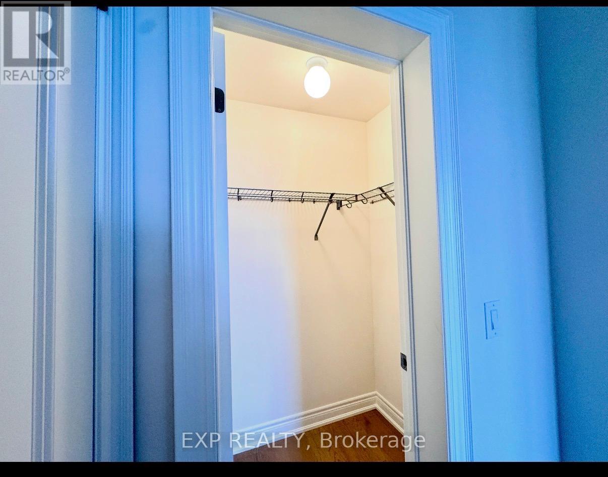 Main - 553 Vine Cliff Boulevard, Markham, Ontario  L6C 1L2 - Photo 4 - N12894024