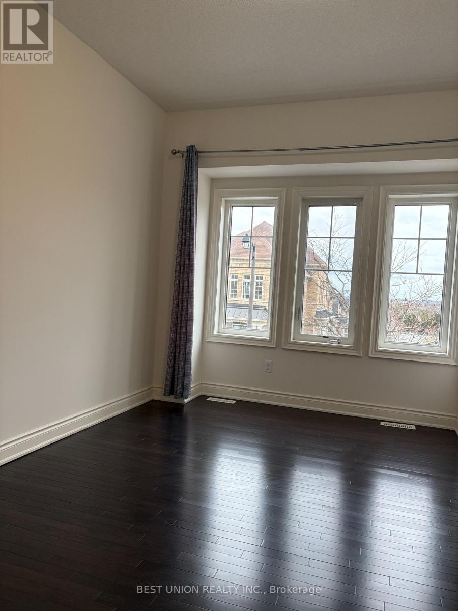 52 Manila Street, Markham, Ontario  L6C 0W2 - Photo 10 - N12894030