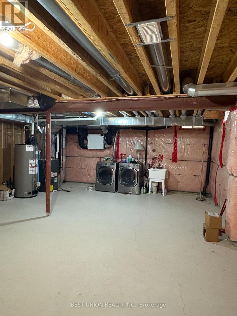 52 Manila Street, Markham, Ontario  L6C 0W2 - Photo 15 - N12894030