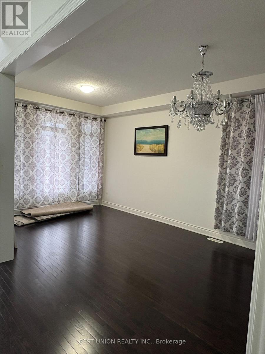 52 Manila Street, Markham, Ontario  L6C 0W2 - Photo 17 - N12894030