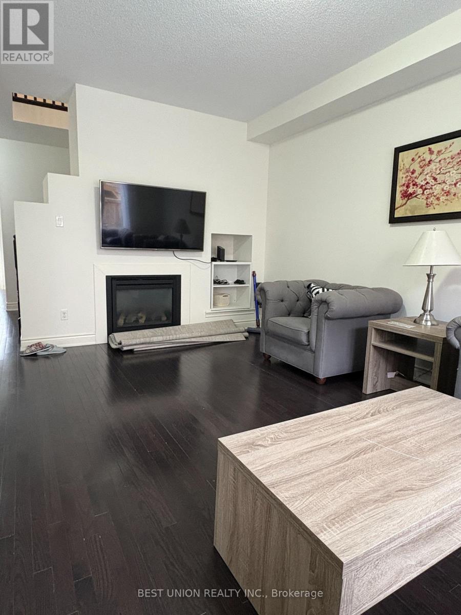 52 Manila Street, Markham, Ontario  L6C 0W2 - Photo 18 - N12894030