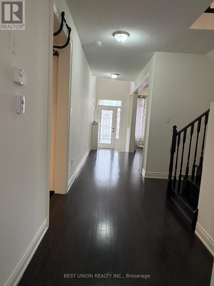 52 Manila Street, Markham, Ontario  L6C 0W2 - Photo 19 - N12894030