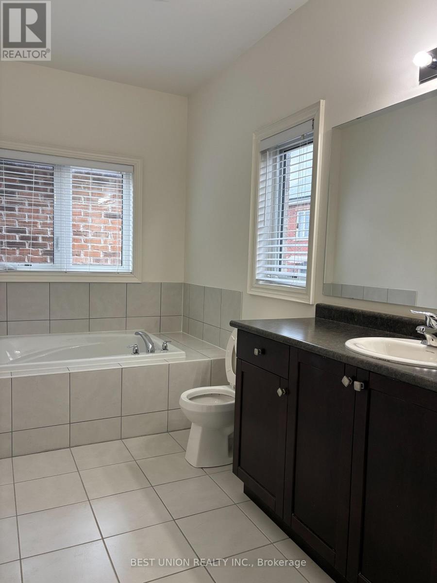 52 Manila Street, Markham, Ontario  L6C 0W2 - Photo 24 - N12894030