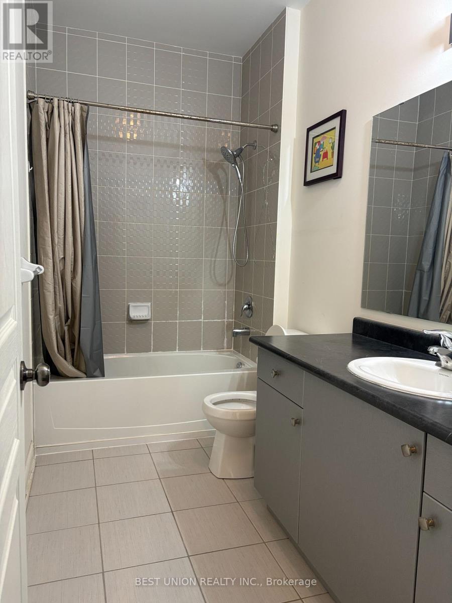 52 Manila Street, Markham, Ontario  L6C 0W2 - Photo 3 - N12894030