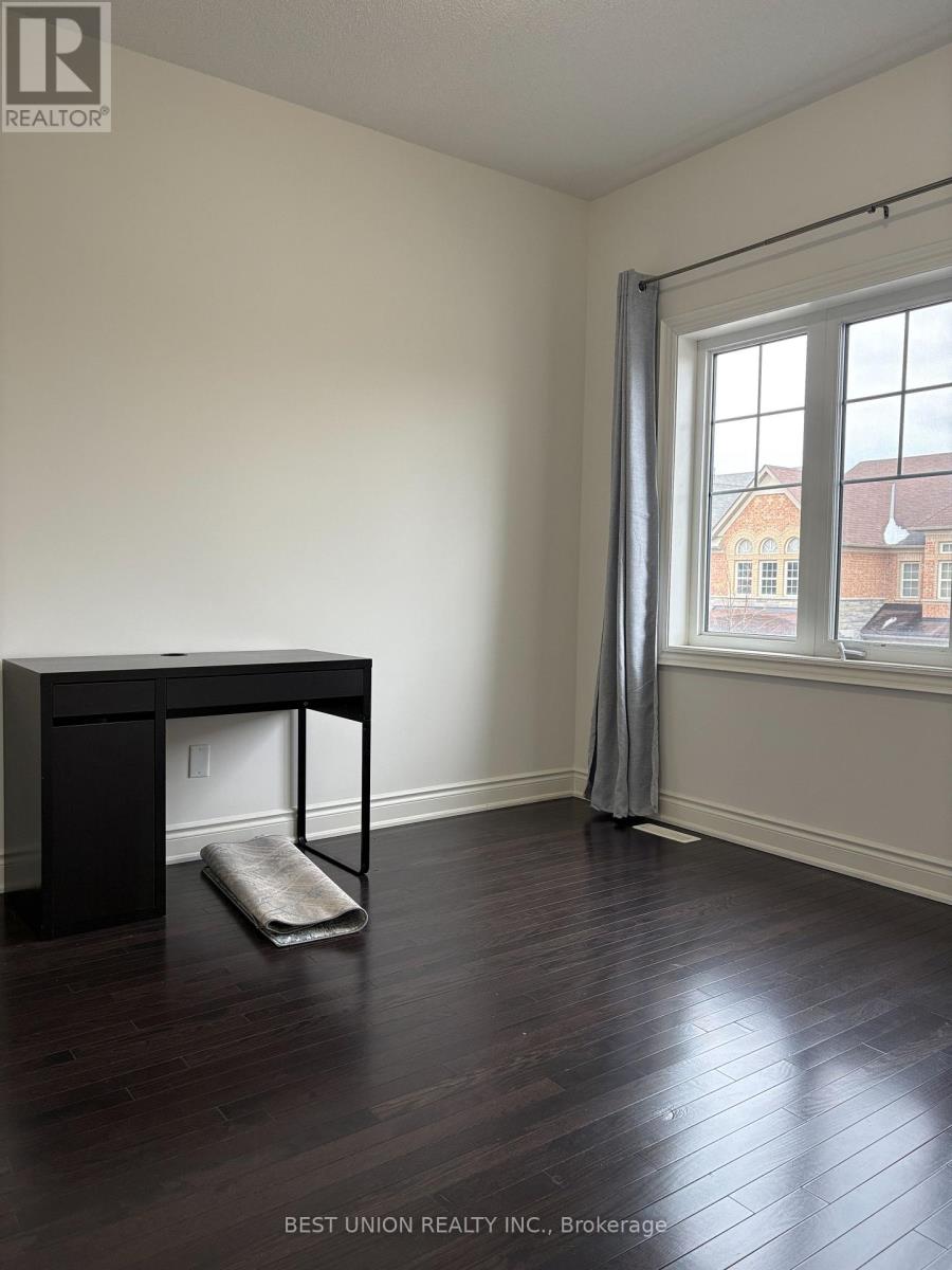 52 Manila Street, Markham, Ontario  L6C 0W2 - Photo 6 - N12894030