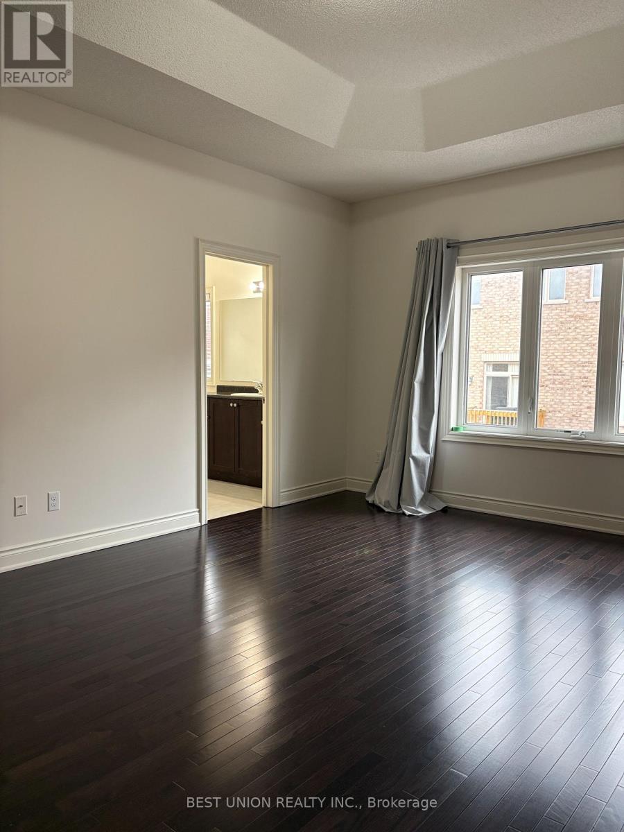 52 Manila Street, Markham, Ontario  L6C 0W2 - Photo 7 - N12894030