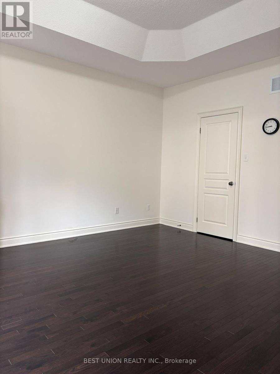 52 Manila Street, Markham, Ontario  L6C 0W2 - Photo 8 - N12894030