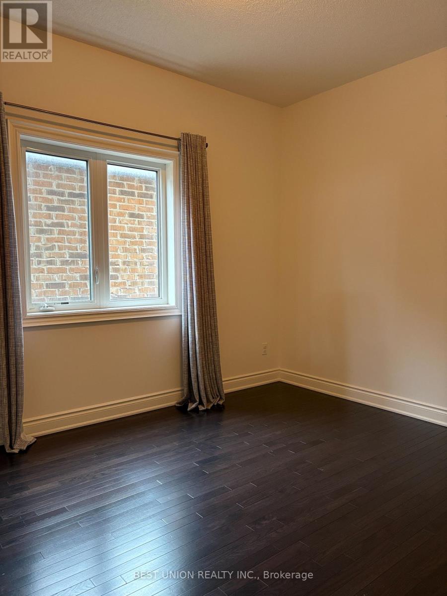 52 Manila Street, Markham, Ontario  L6C 0W2 - Photo 9 - N12894030